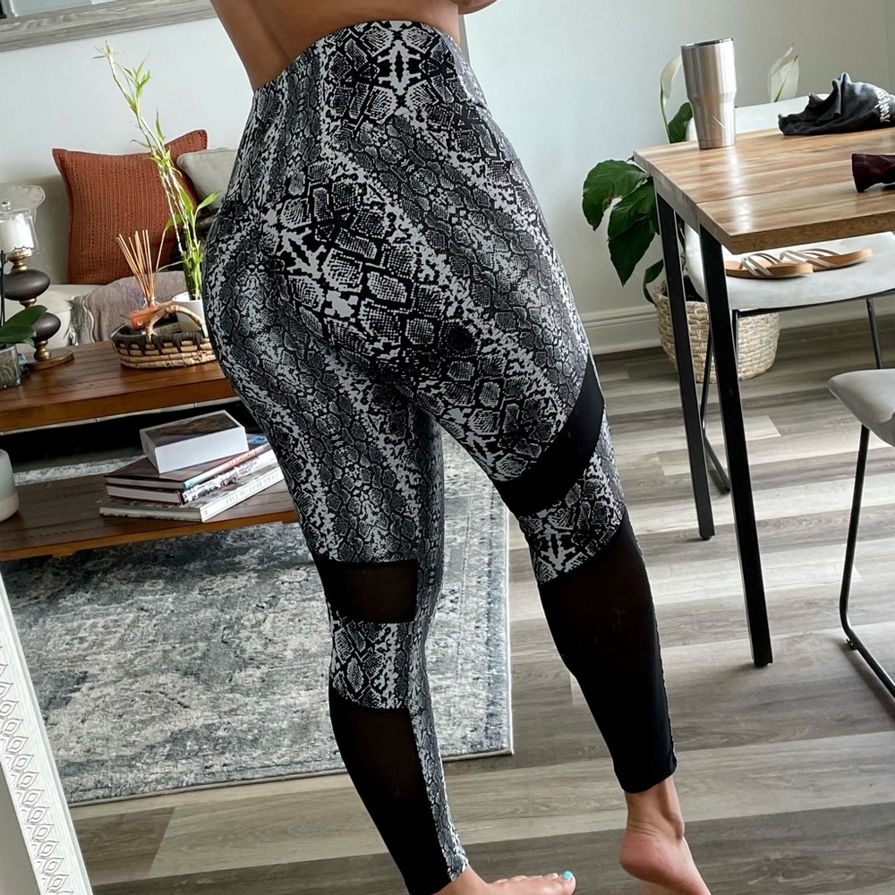 RYDERWEAR Booty scrunch High-Waisted Leggings